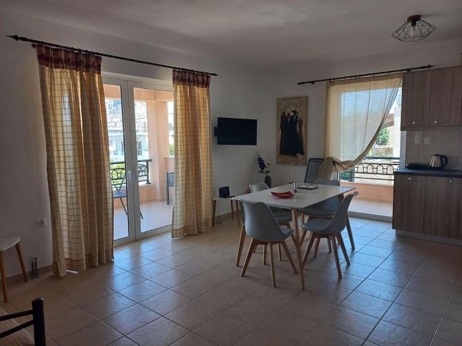 Sophie'S Sunny Spot 1 Apartman Yefira Kültér fotó